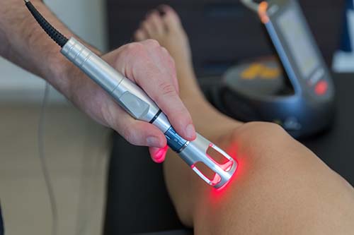 laser therapy on knee for itb pain