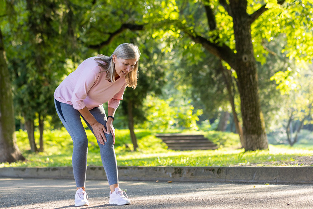 senior woman experiencing knee pain